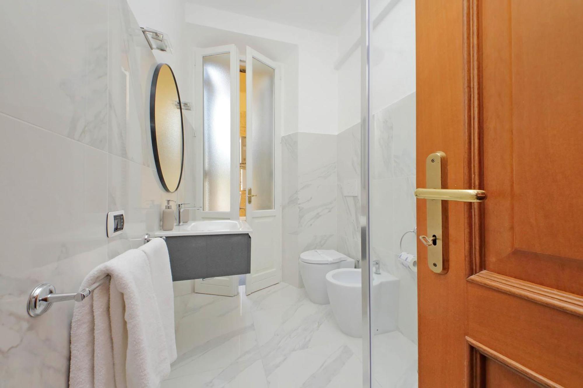 Ych-Comfortable 2 Bedrooms Flat Near Colosseum Rome Exterior photo