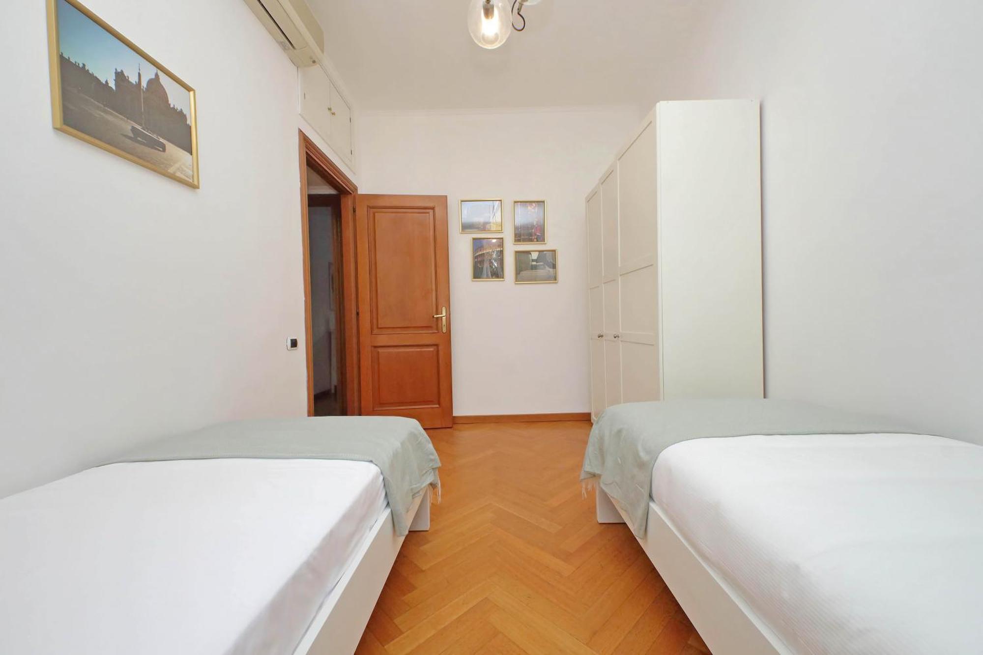 Ych-Comfortable 2 Bedrooms Flat Near Colosseum Rome Exterior photo